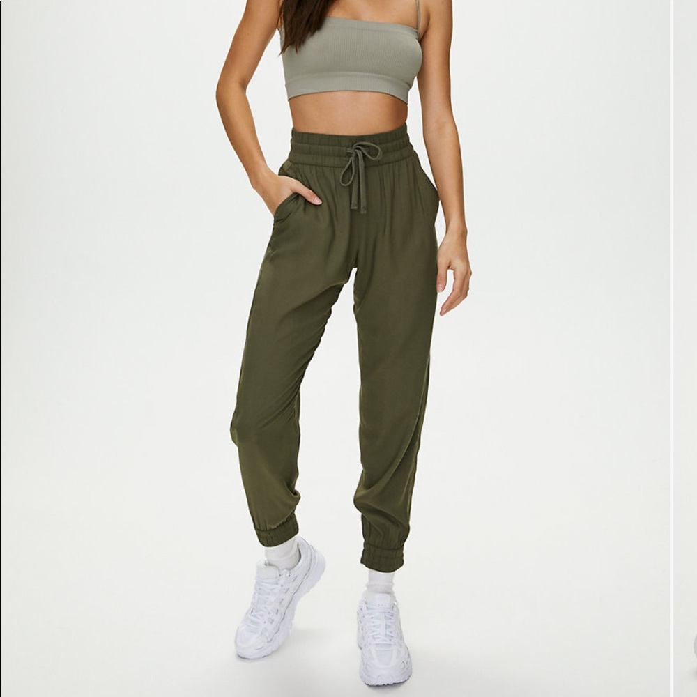 ARITZIA Sunday Best green joggers